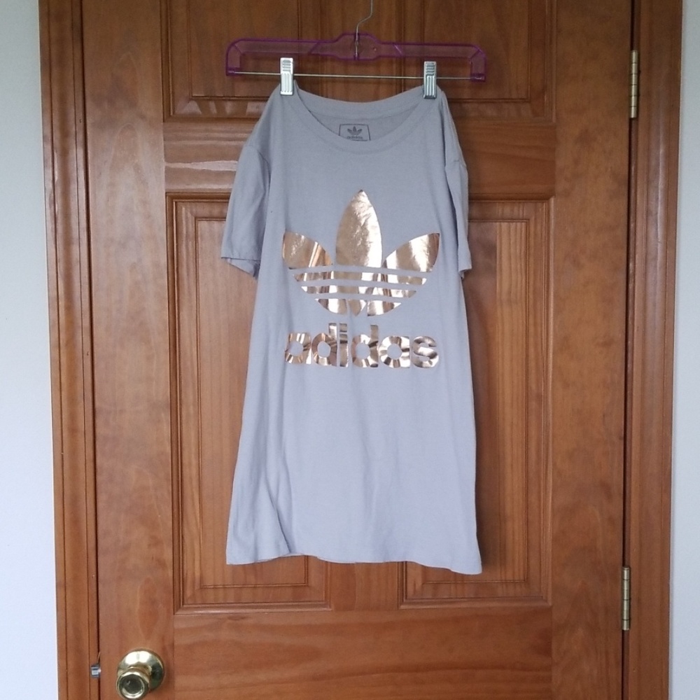 Adidas tshirt w/copper metallic logo